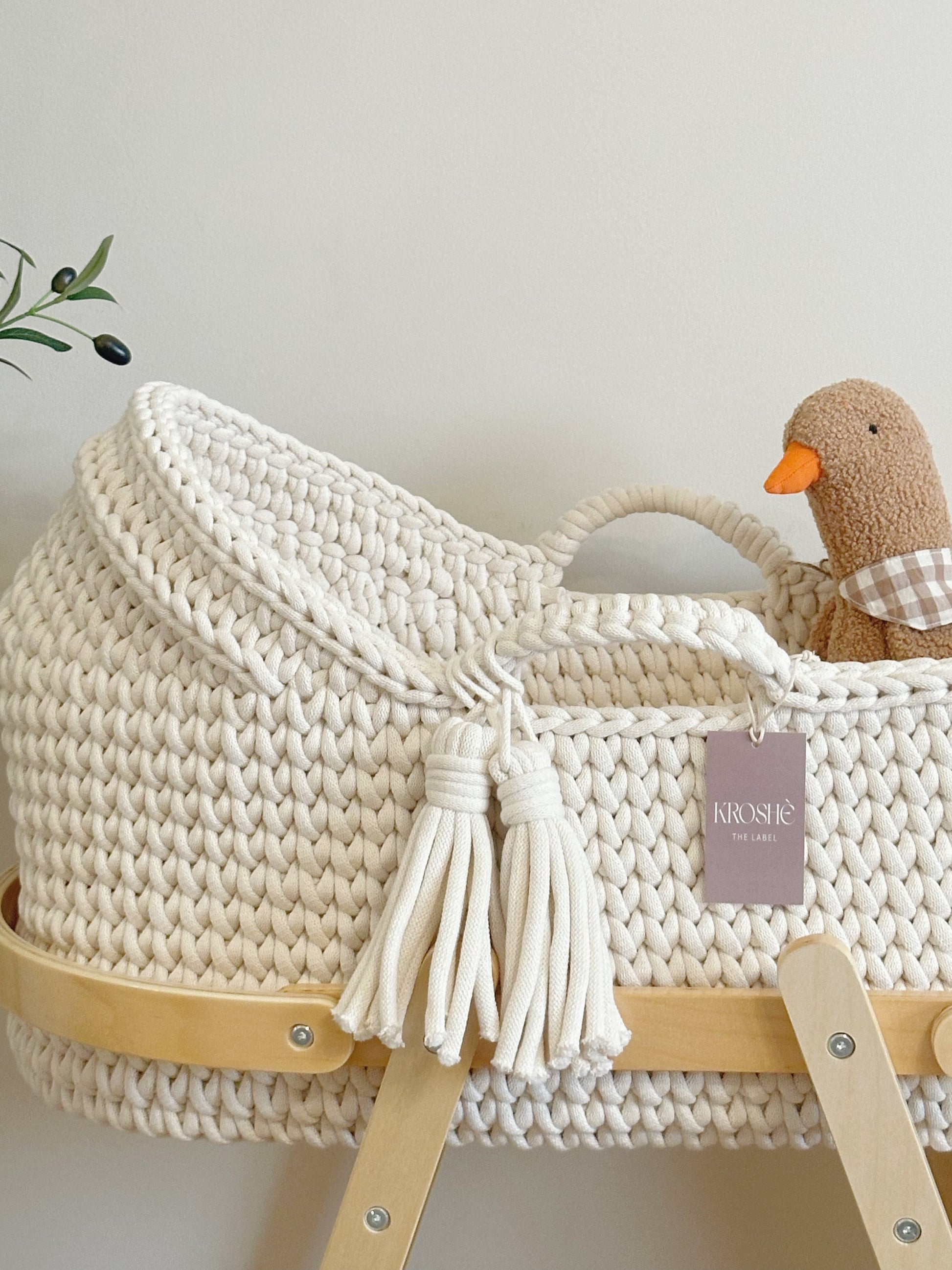 Kroshè Signature Bundle| Hooded Moses Basket | Natural White & Large Rocking stand