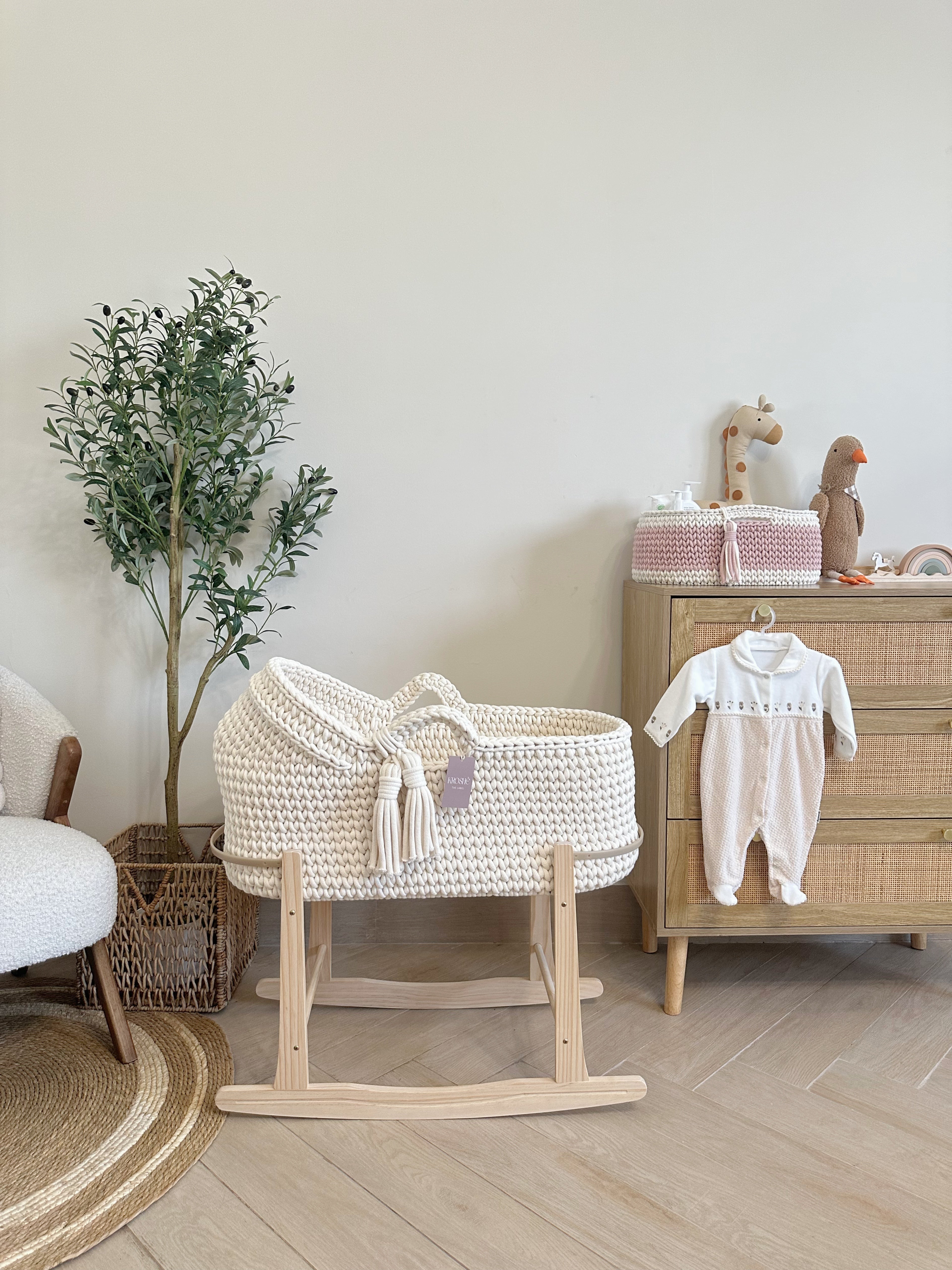 Hooded Moses Basket - Natural White