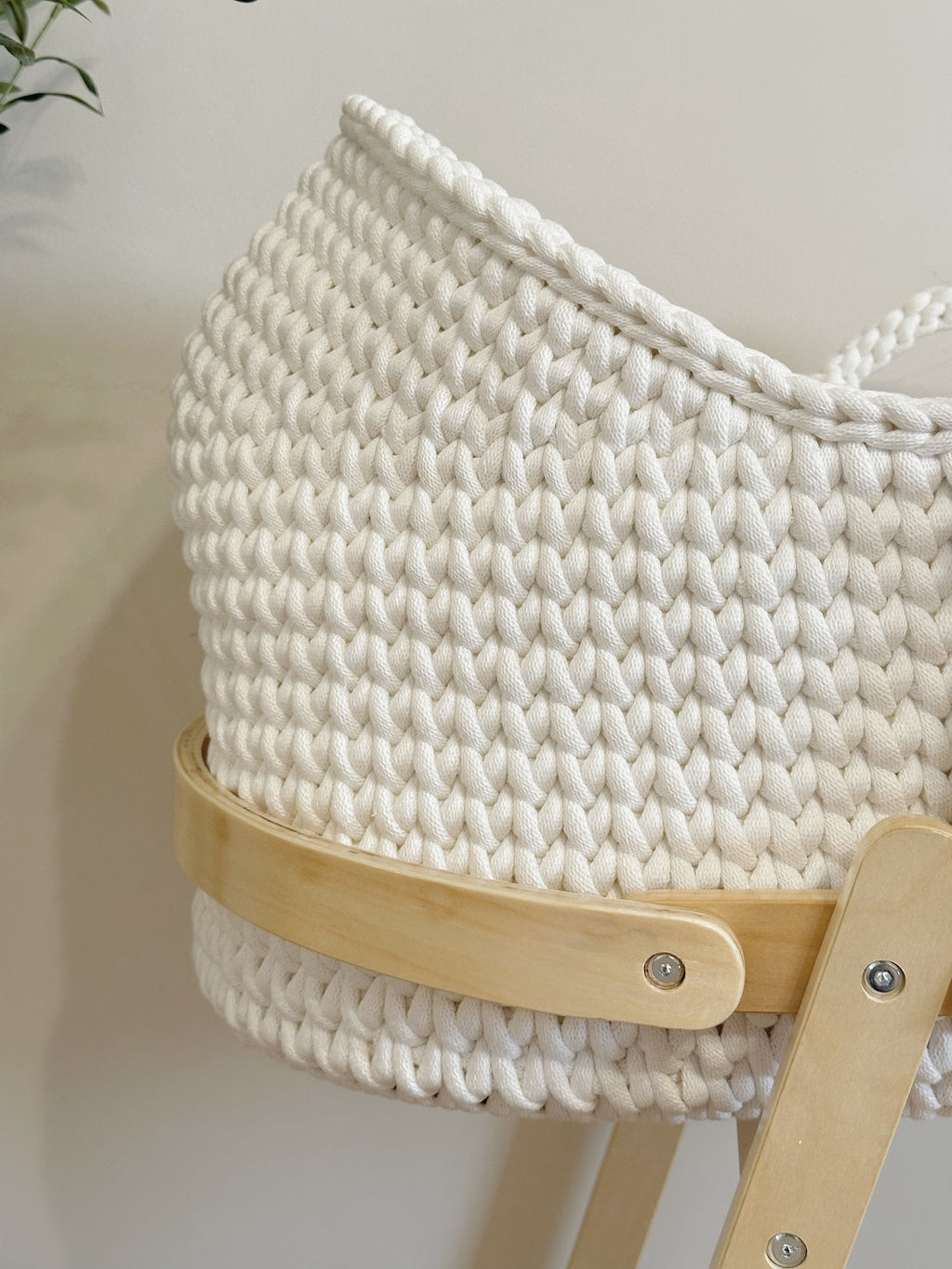 Hooded Moses Basket - off White