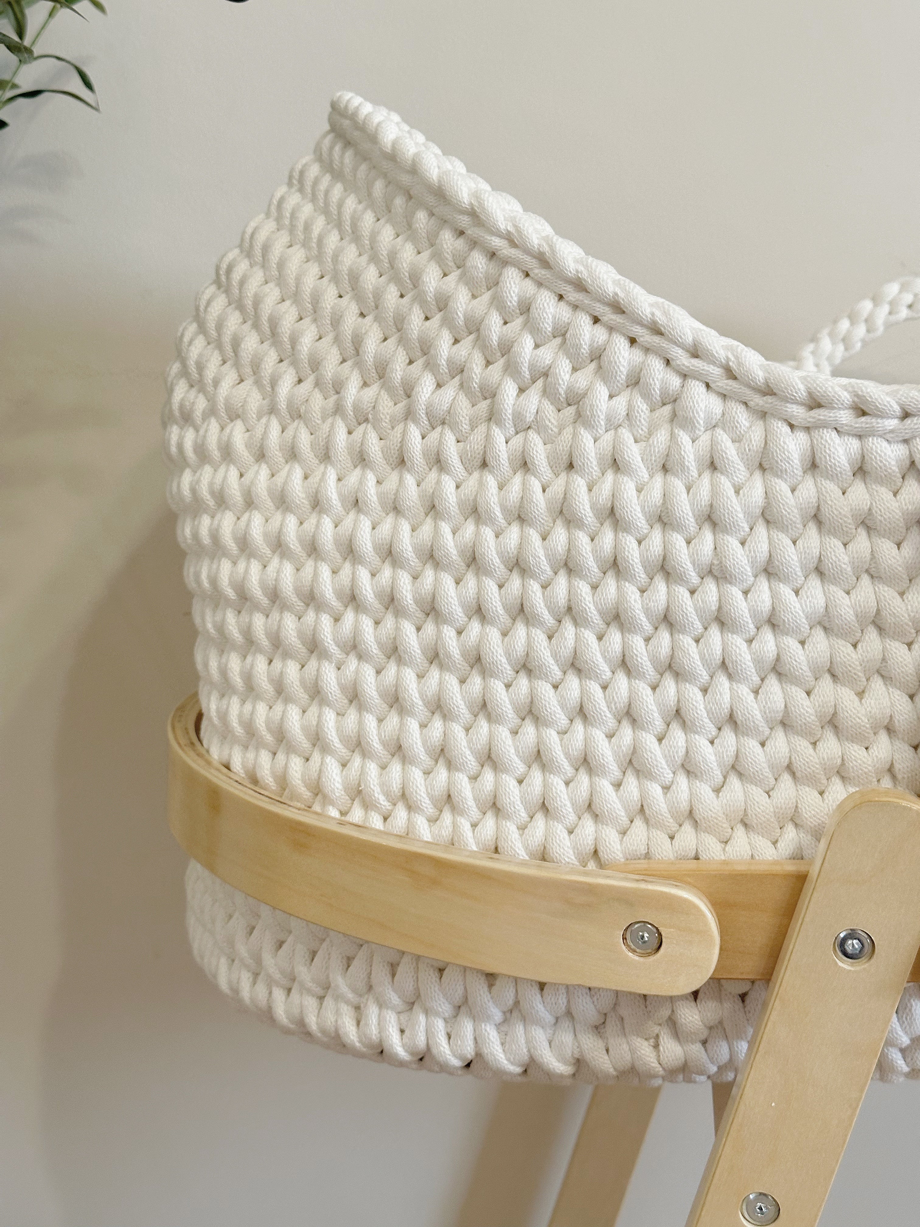Hooded Moses Basket - off White