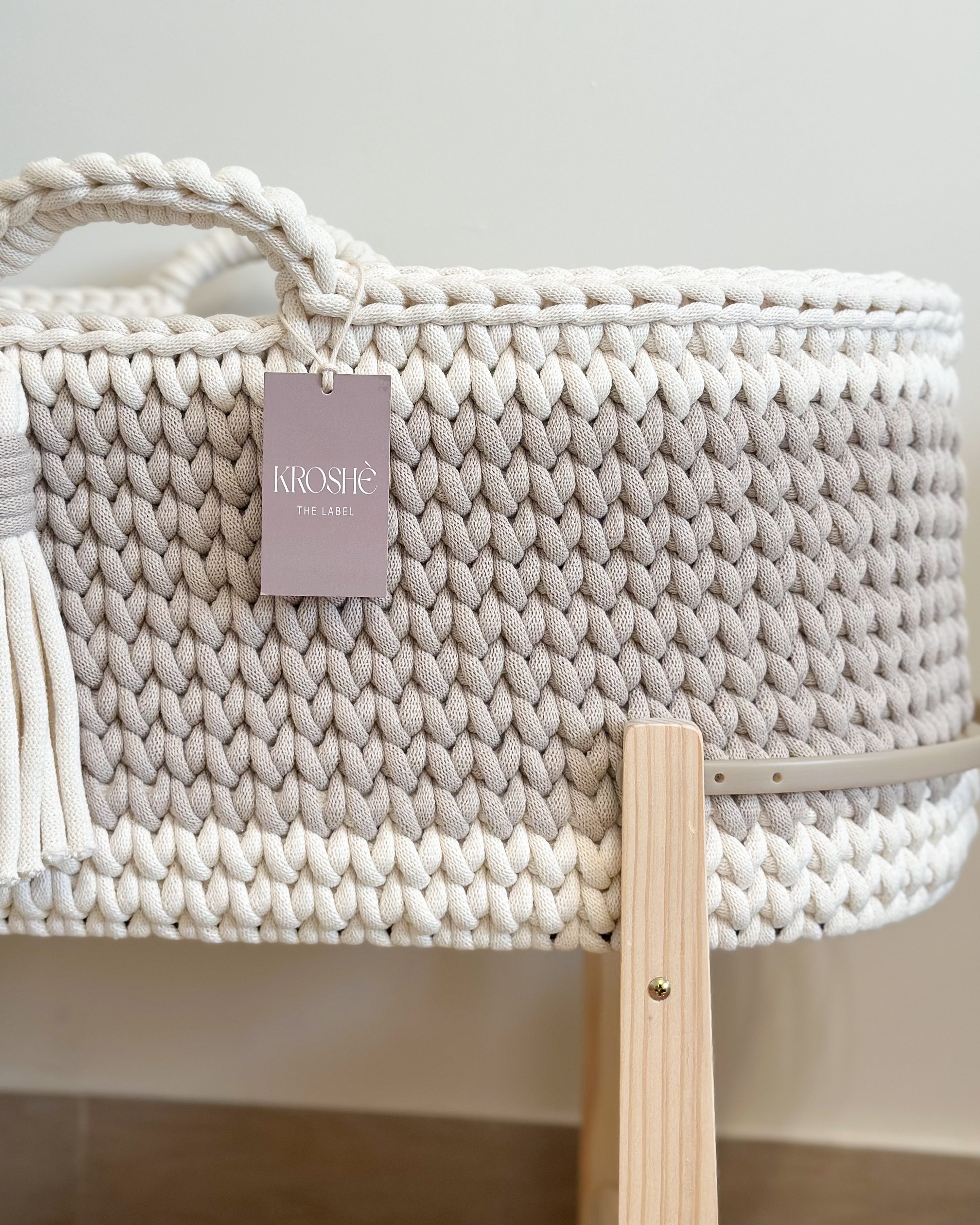 Moses Basket - Natural White & Beige