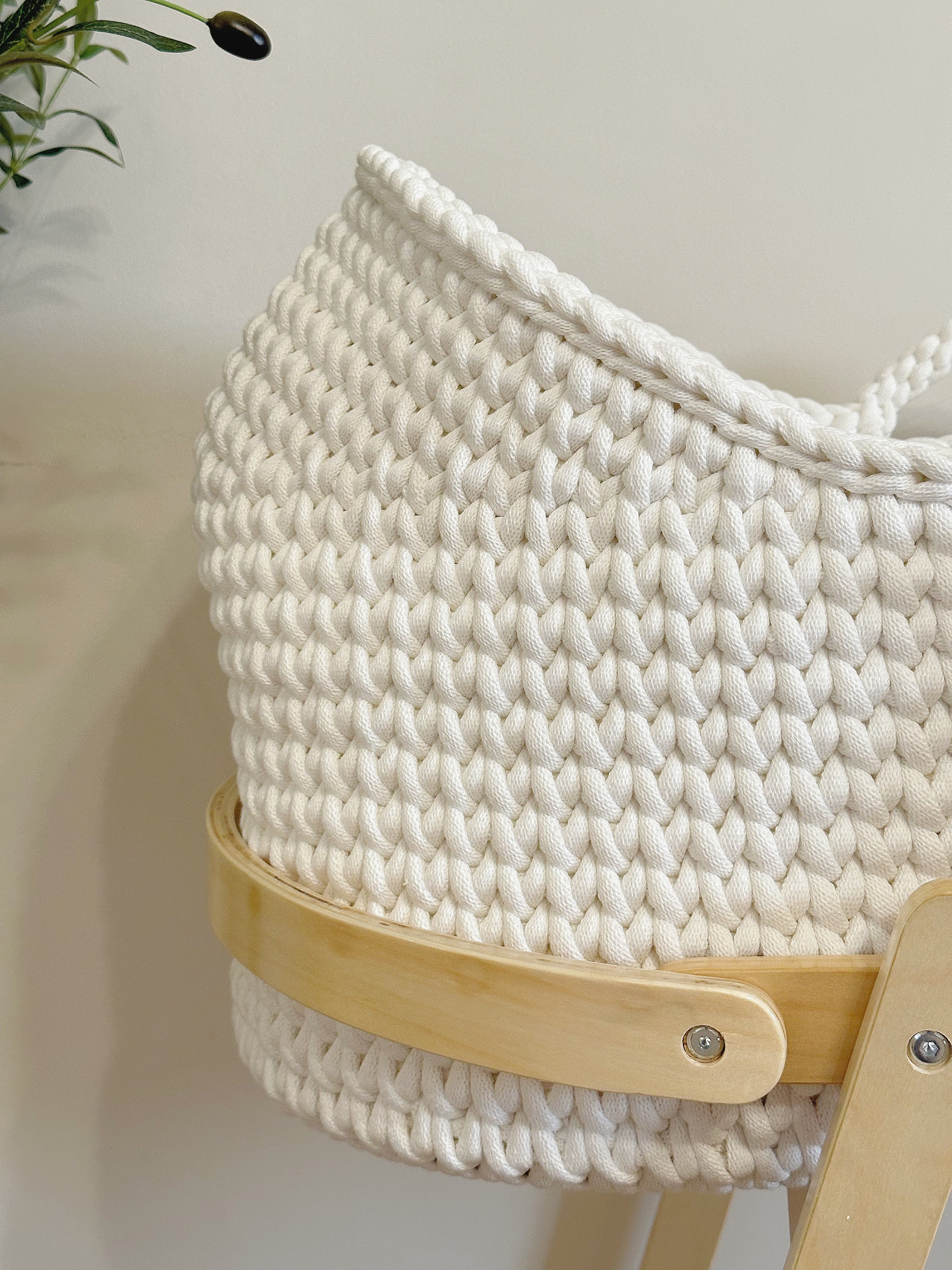 Hooded Moses Basket - off White
