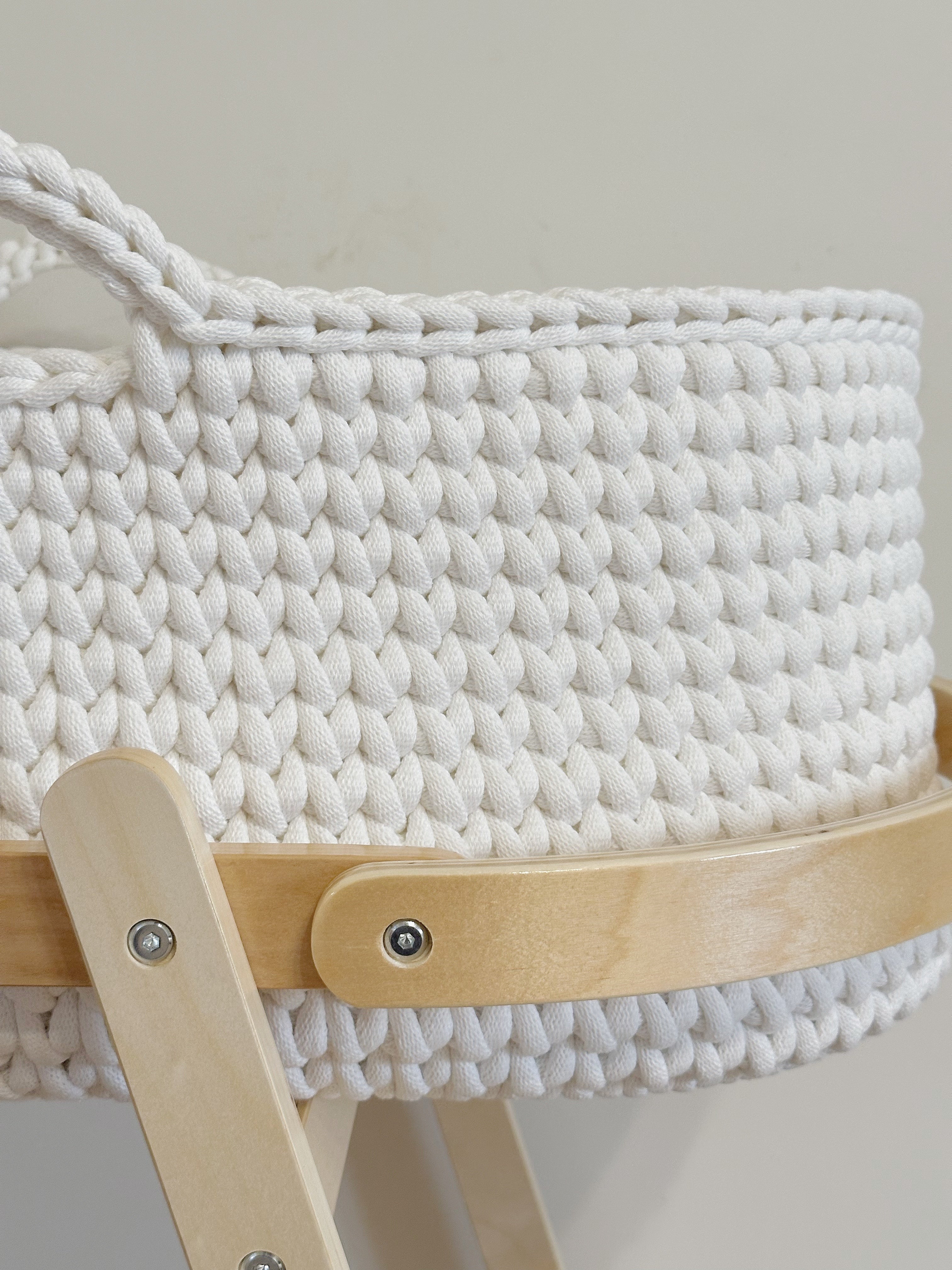 Hooded Moses Basket - off White
