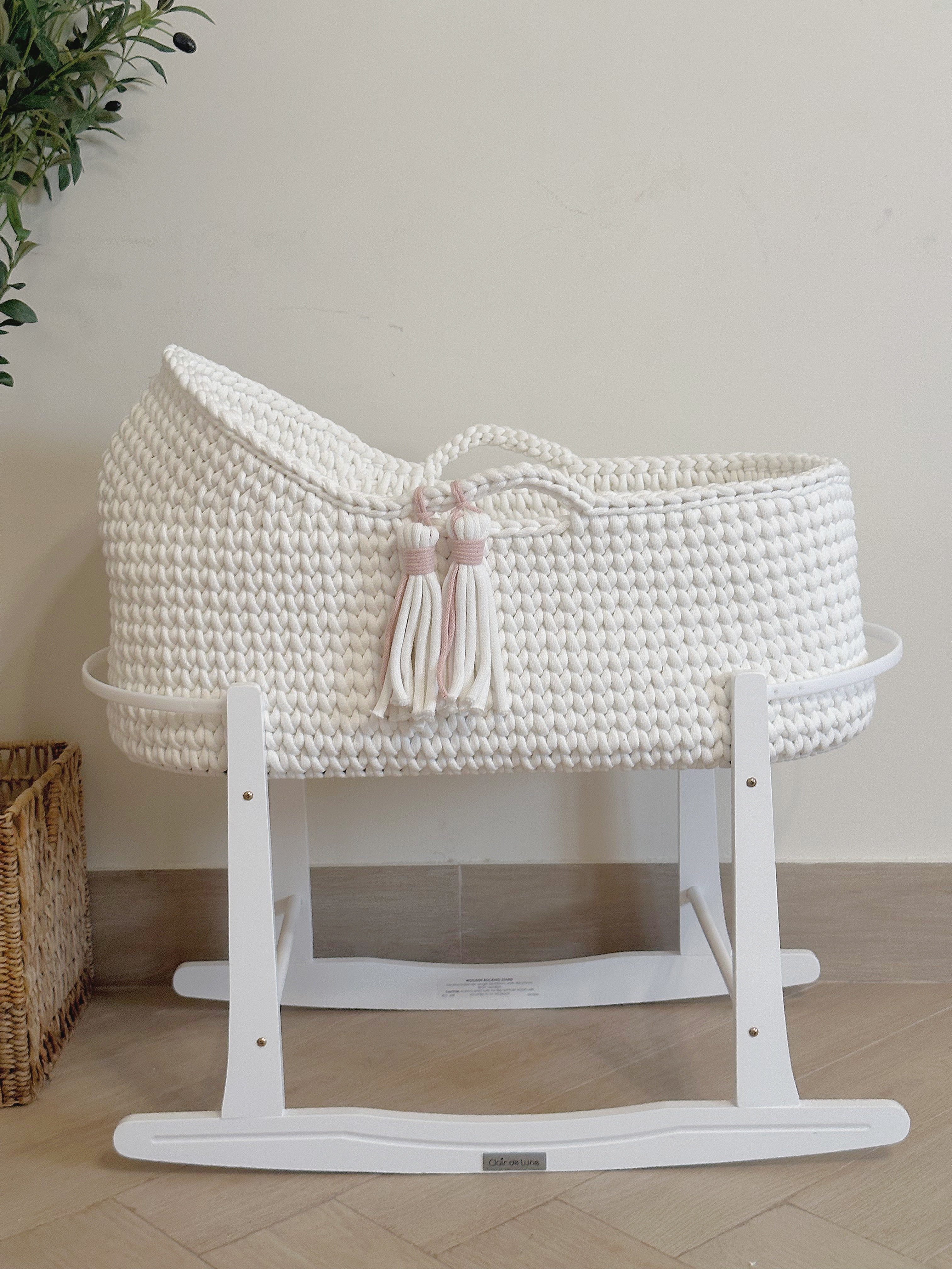 Hooded Moses Basket - off White