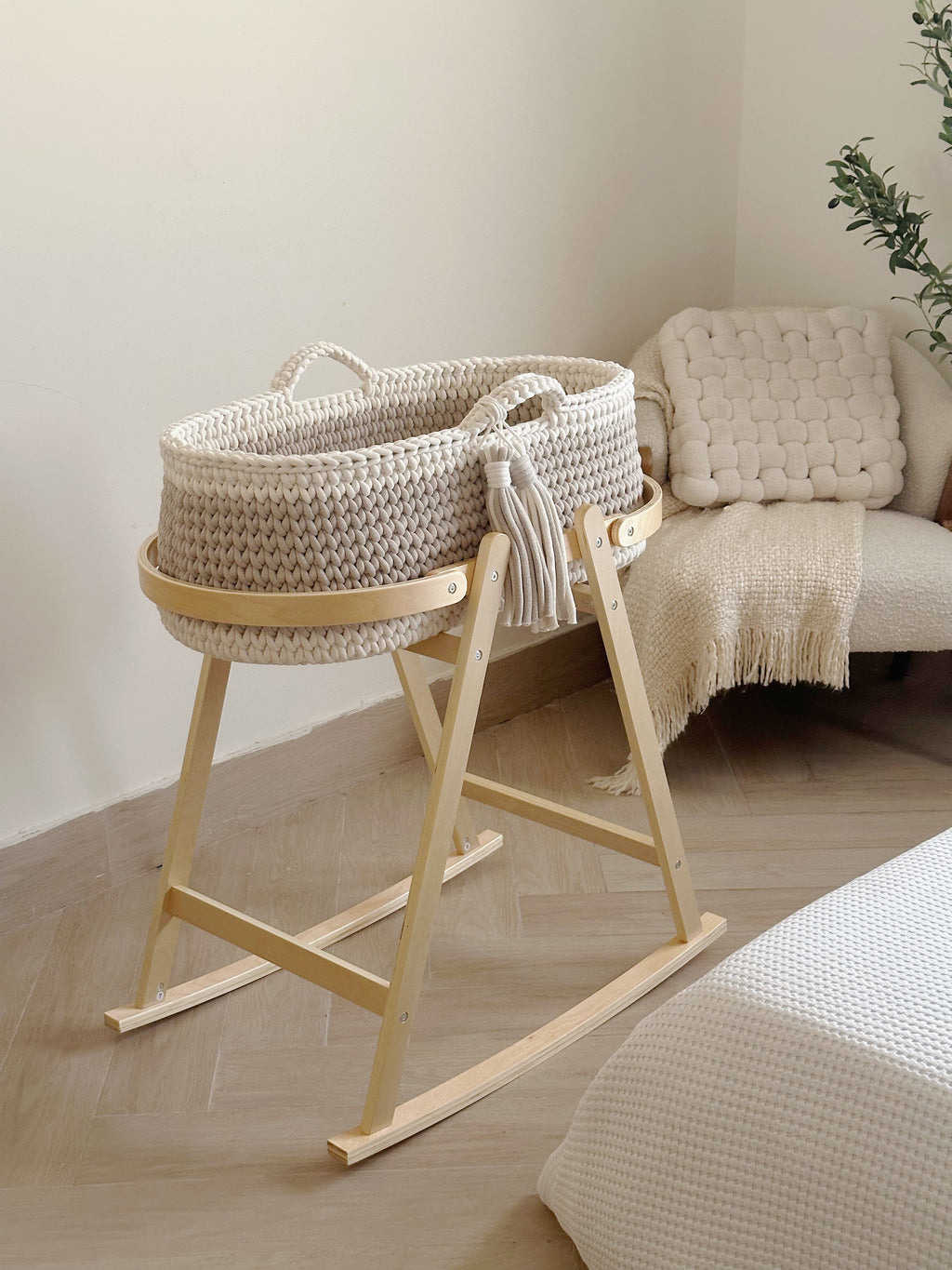 Moses Basket | Natural White & Biege