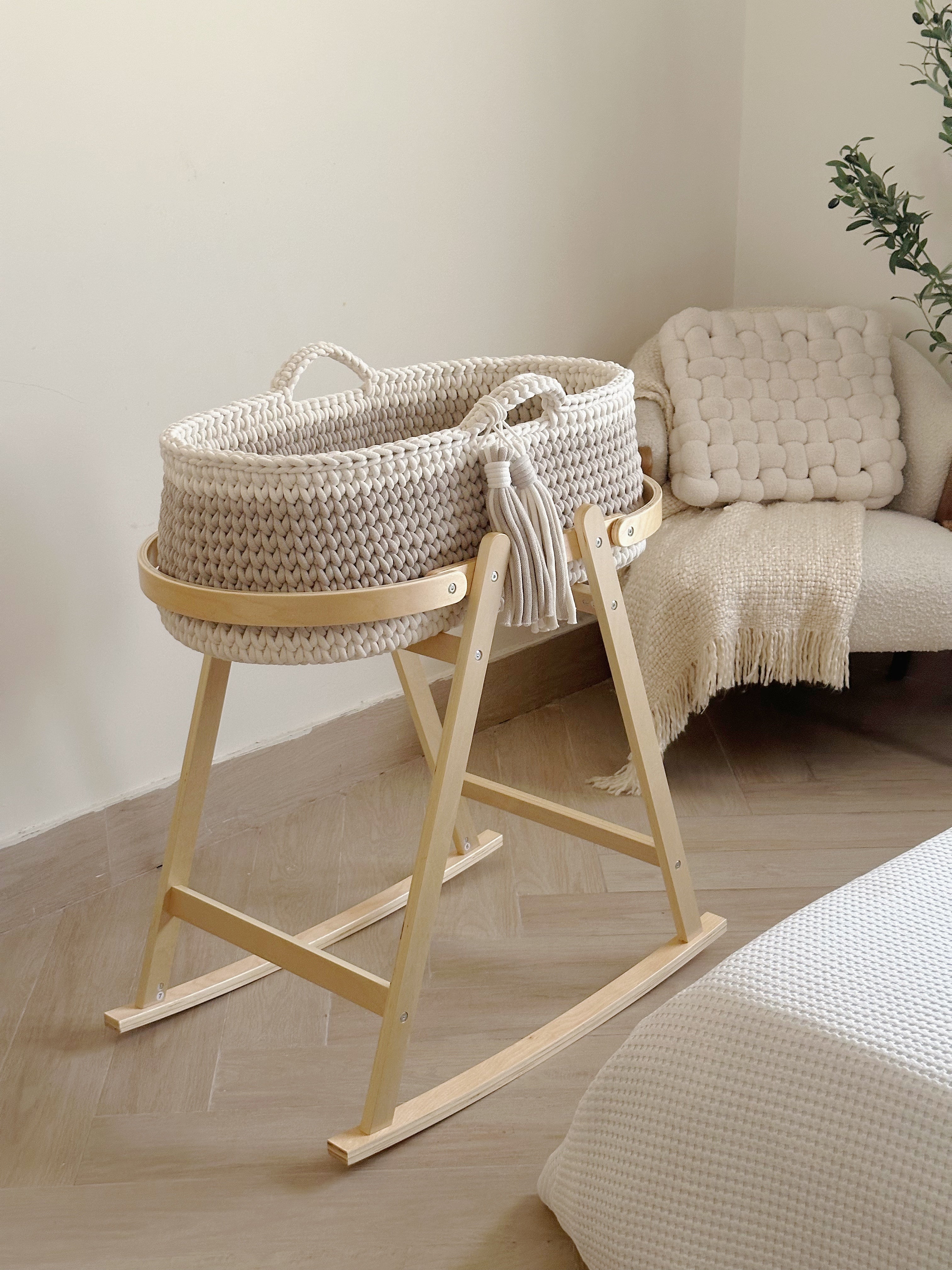 Moses Basket - Natural White & Beige