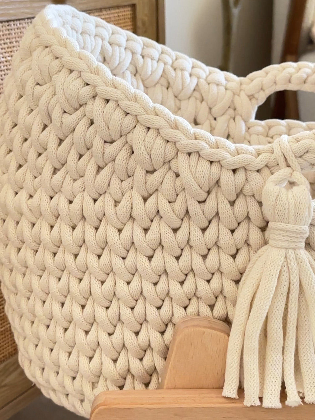 Crochet Doll Moses Basket (Toy)
with Rocking Stand