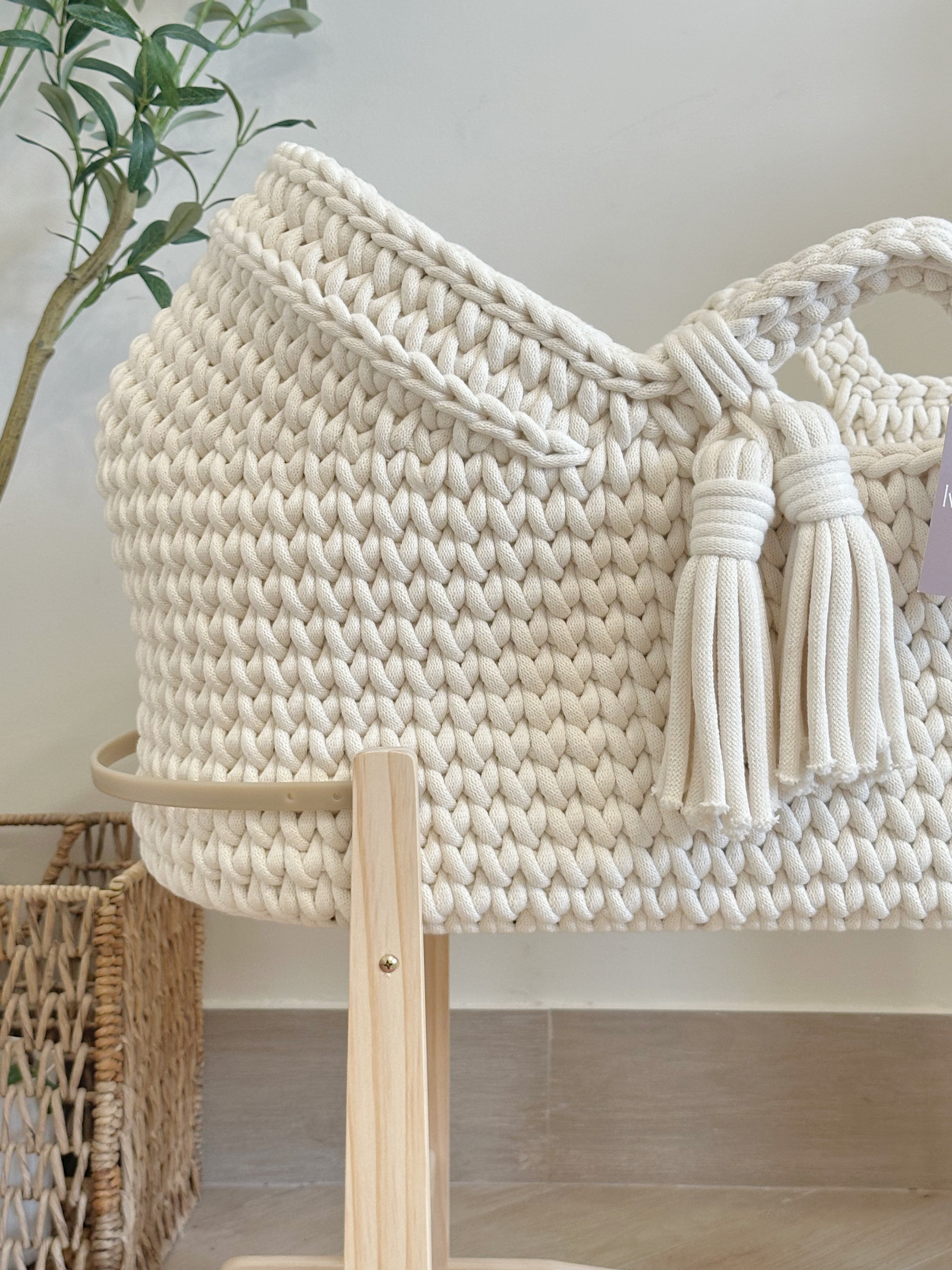 Hooded Moses Basket - Natural White