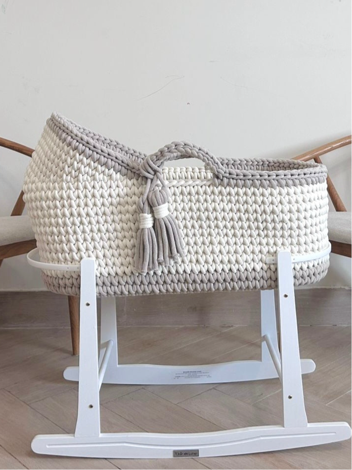 Hooded Moses Basket | Natural White & Beige