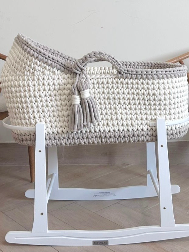 Hooded Moses Basket - Natural White & Beige