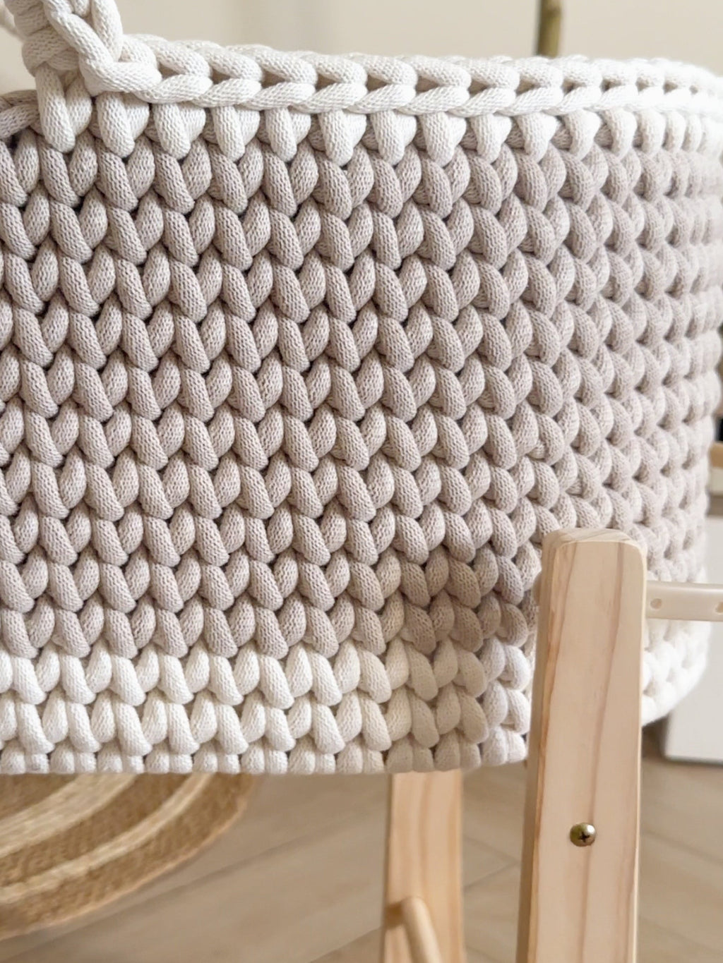 Hooded Moses Basket - Beige & Natural White