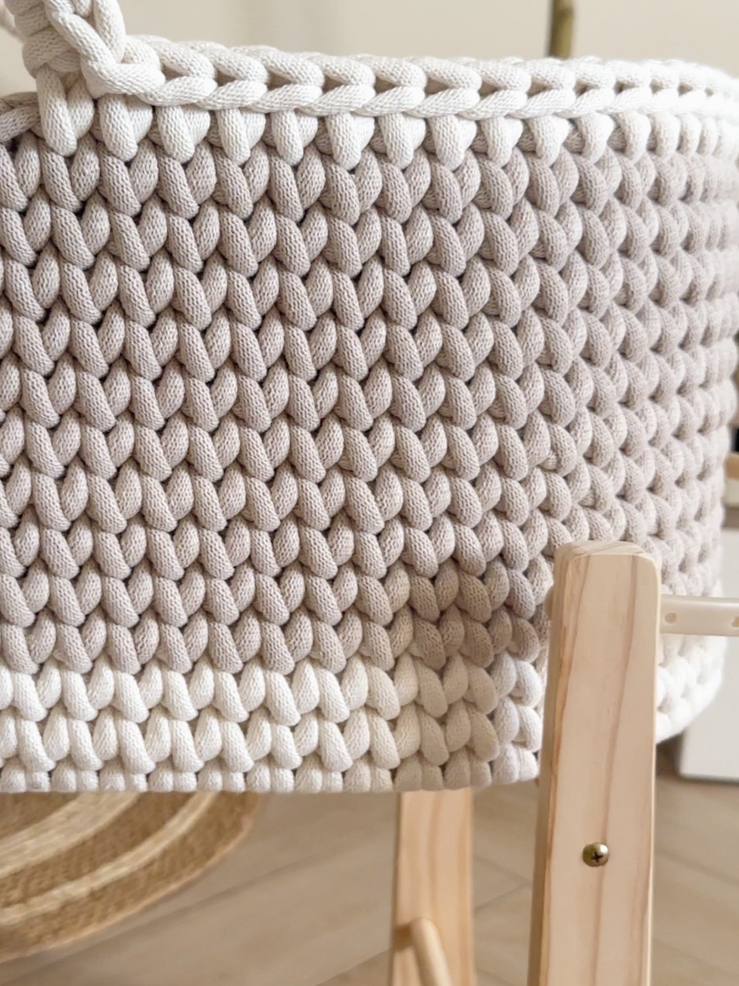 Hooded Moses Basket - Beige & Natural White