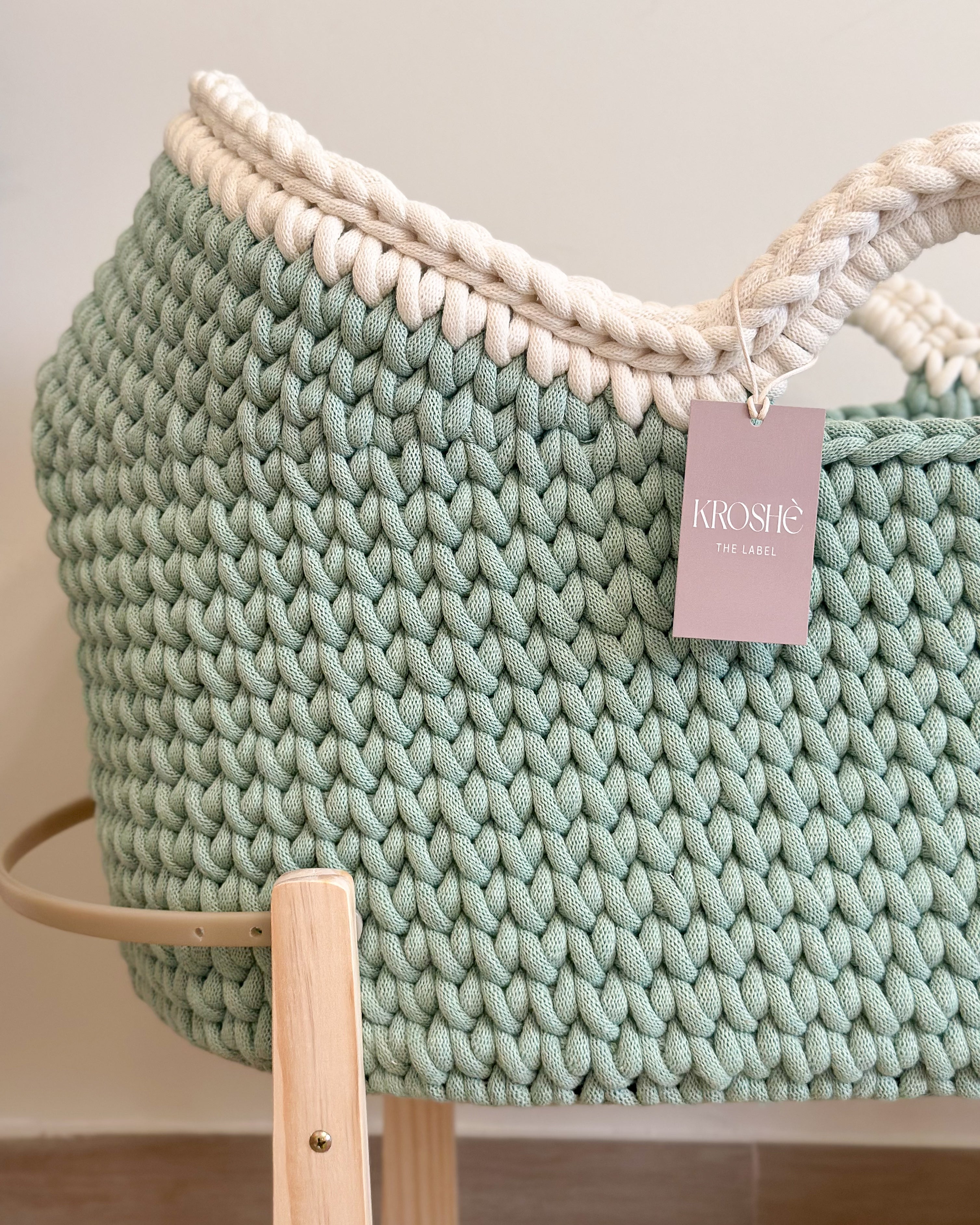 Hooded Moses Basket - Aloe & Natural White