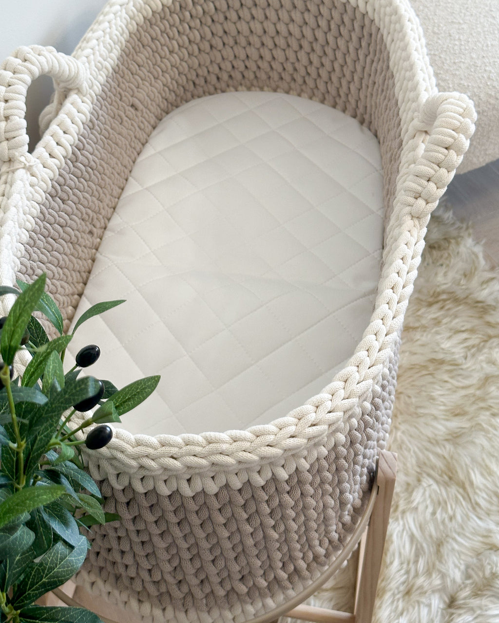 Moses Basket | Natural White & Biege