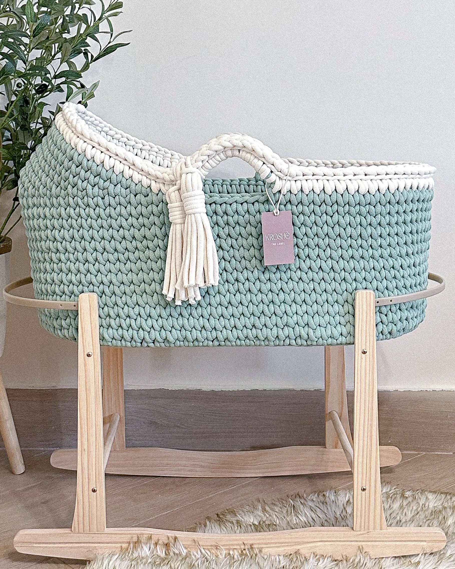 Hooded Moses Basket - Aloe & Natural White