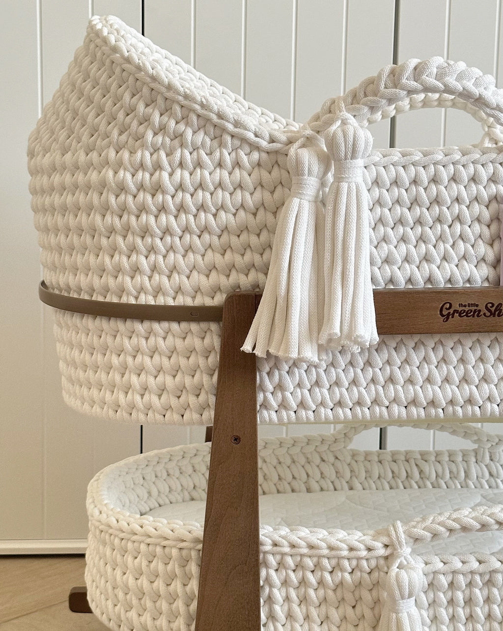 Hooded Moses Basket - off White