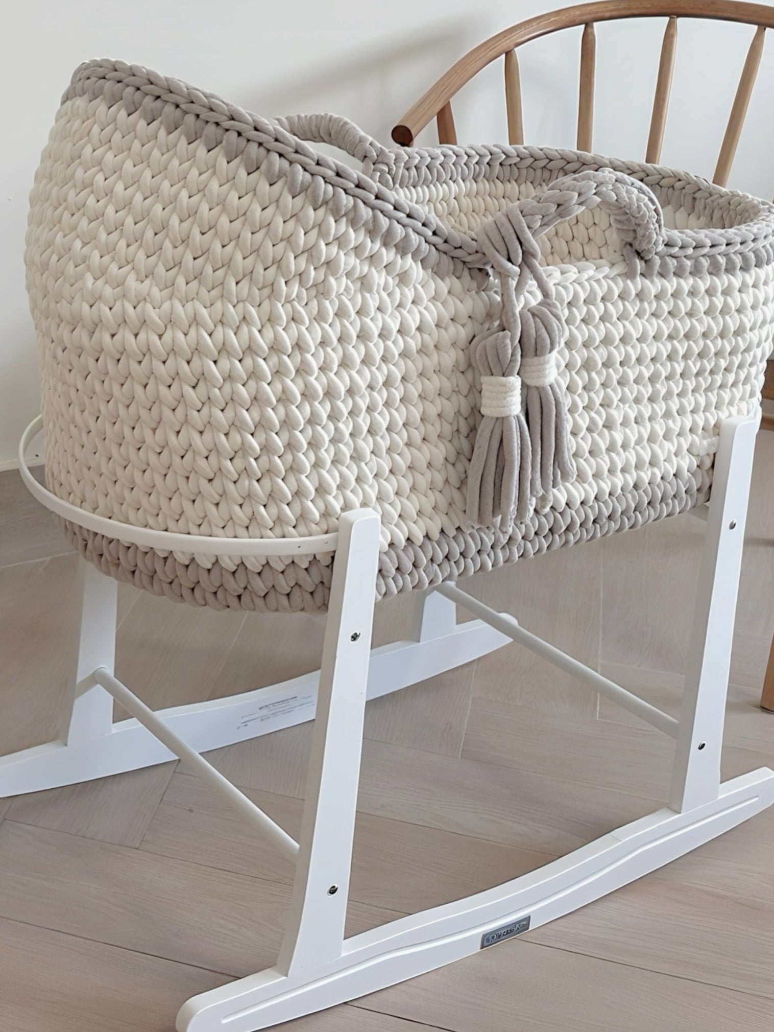 Hooded Moses Basket - Natural White & Beige
